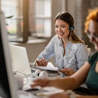 <p>Nuestra atención está centrada en fortalecer la relación comercial contigo. Para ello, reunimos nuestro talento humano, la tecnología y todas las herramientas que brindan un constante mejoramiento en nuestro servicio.</p>